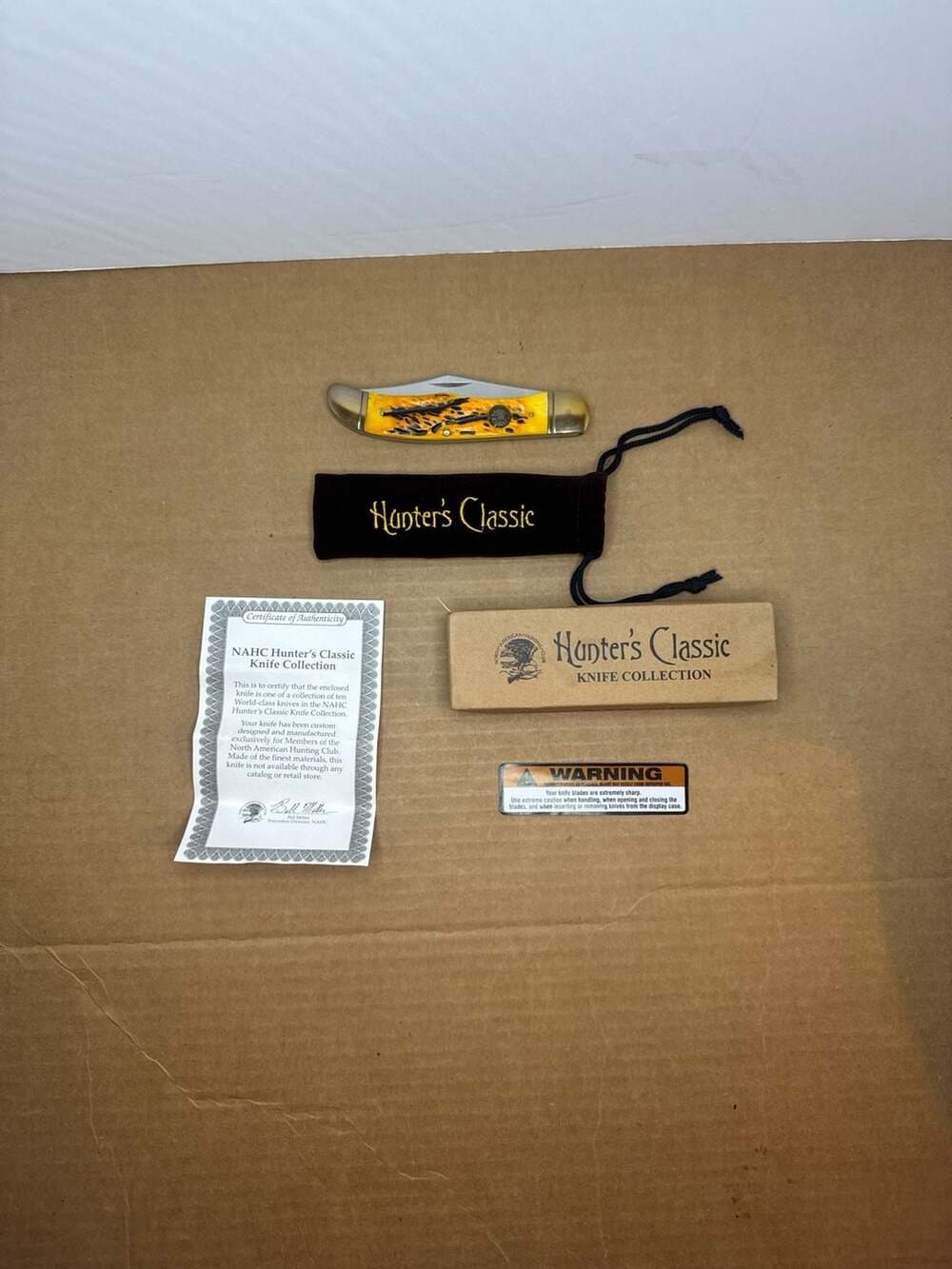 NAHC Hunter's Classic Knife H1730 Folding Hunter Pocket Knife w COA & Box